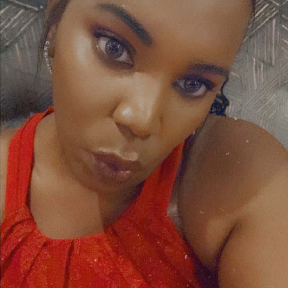 Meet your Posher, Tiffany - Picture 4 of 5